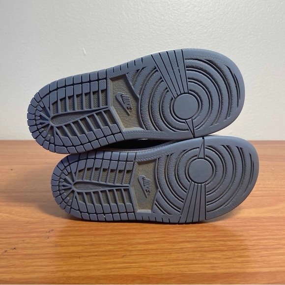 Jordan 1 High - Picture 6 of 9